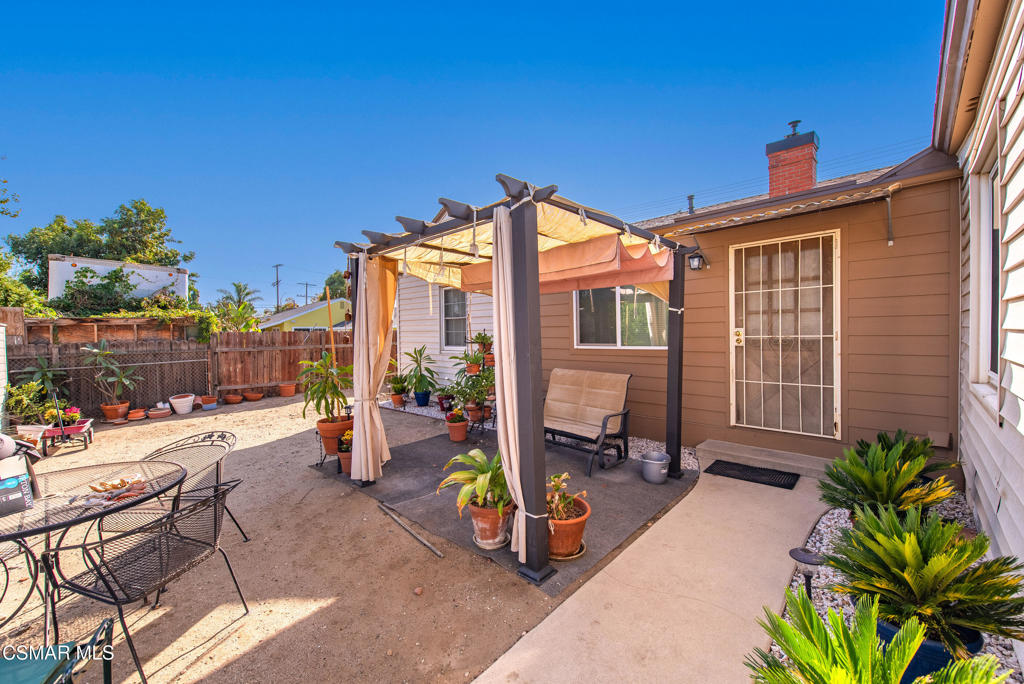 9520 Lemona Avenue Property Photo 33