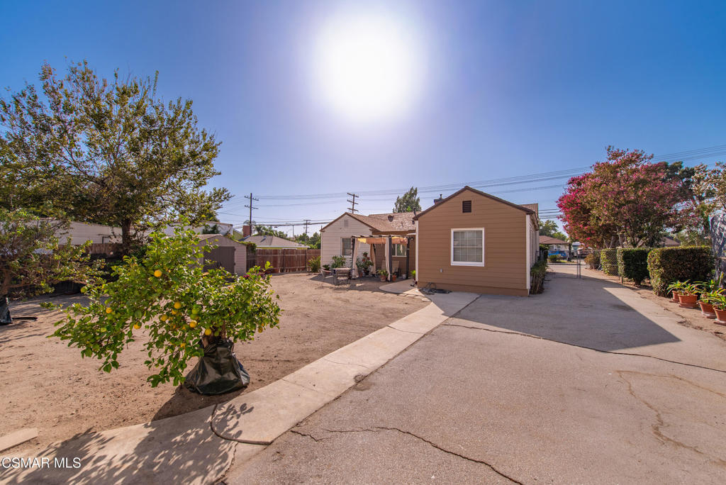 9520 Lemona Avenue Property Photo 38