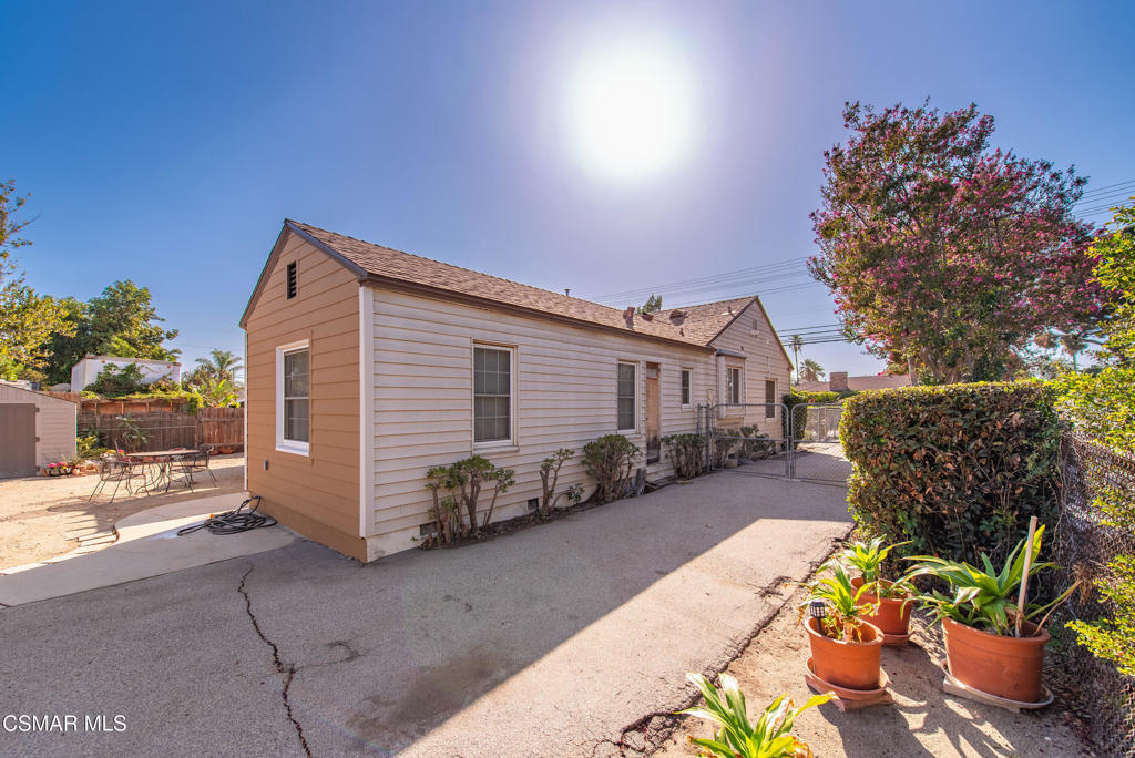 9520 Lemona Avenue Property Photo 39