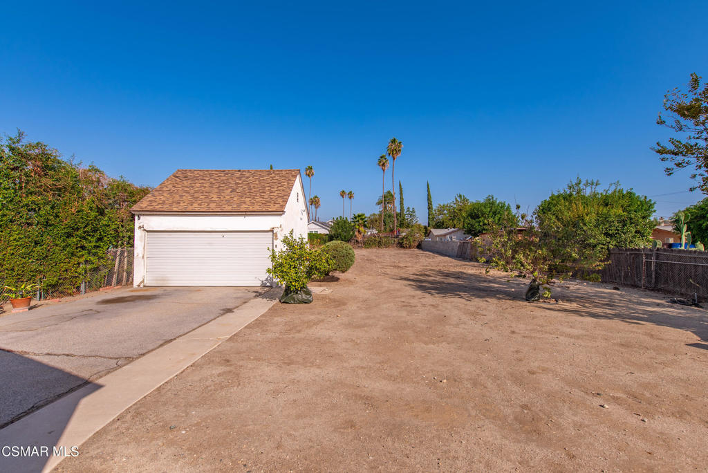 9520 Lemona Avenue Property Photo 42