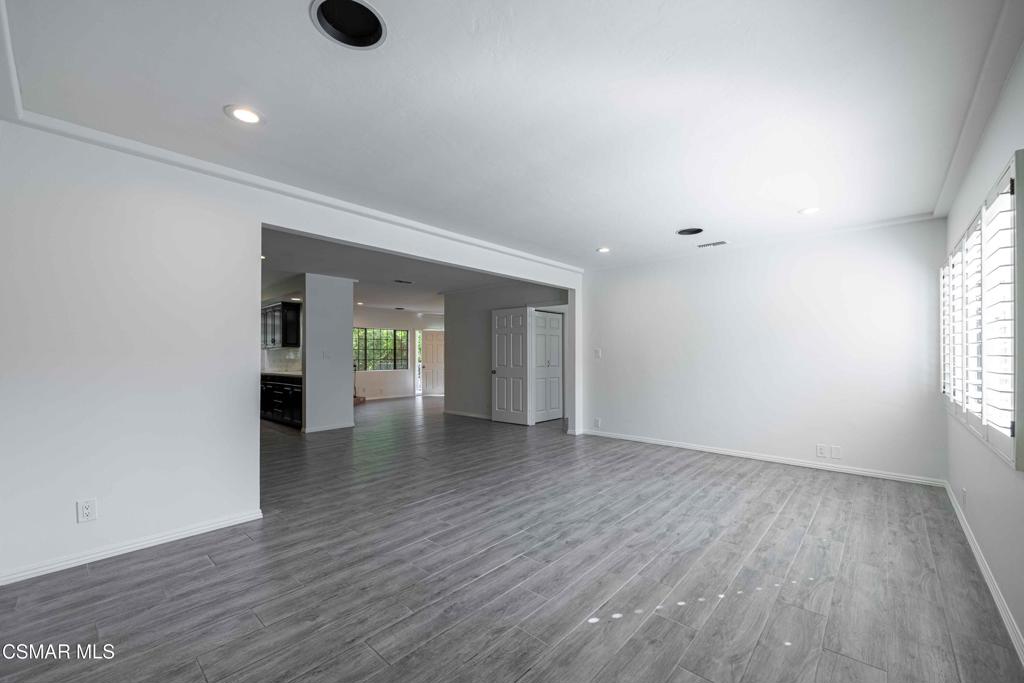 10129 Sarah Street Property Photo 10