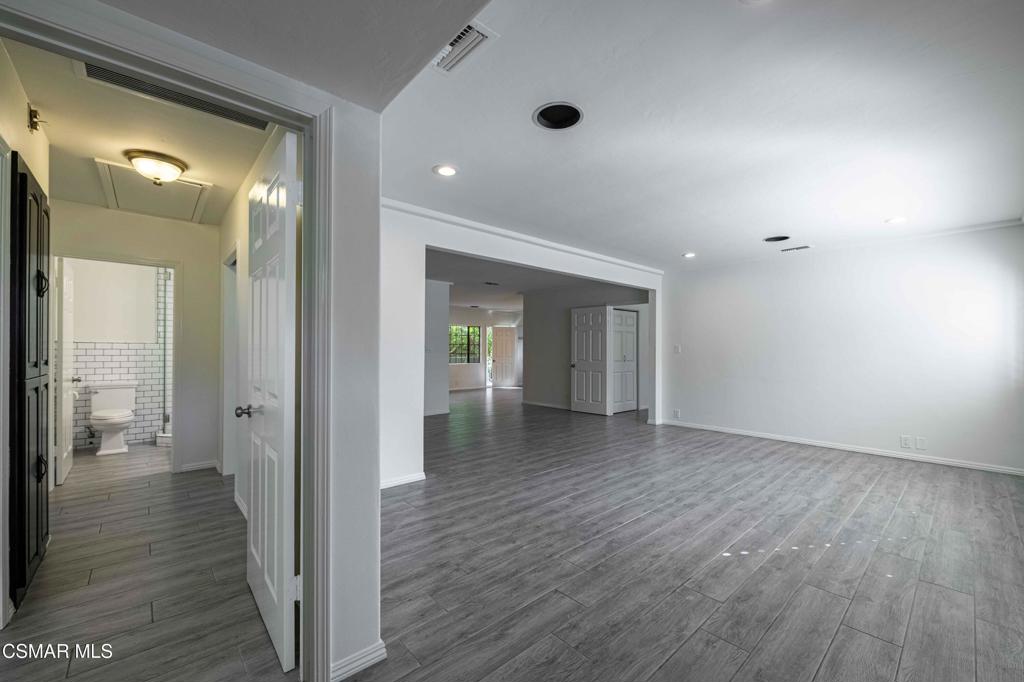 10129 Sarah Street Property Photo 11