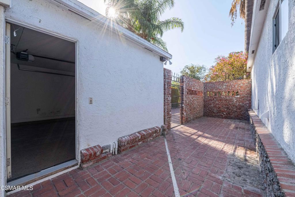 10129 Sarah Street Property Photo 54
