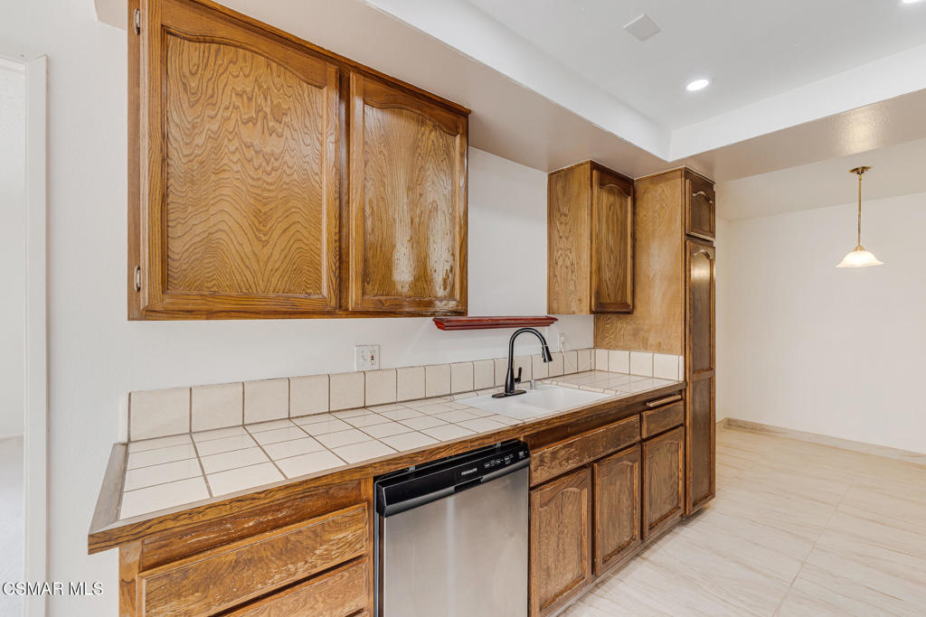 9960 Owensmouth Avenue 7 Property Photo 14