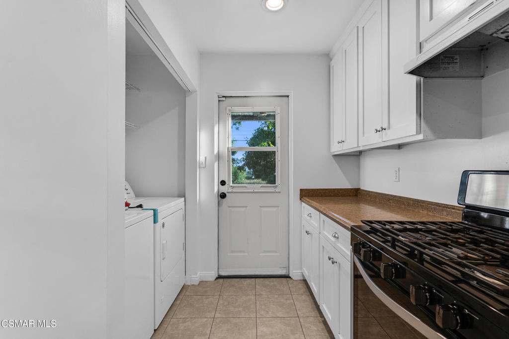 16856 Rinaldi Street Property Photo 10