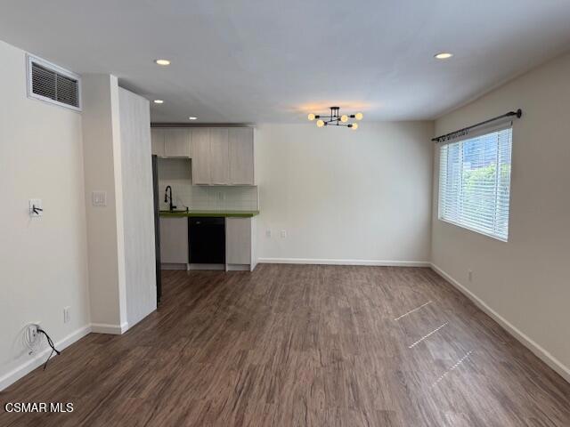 18619 Collins Street F7 Property Photo 2