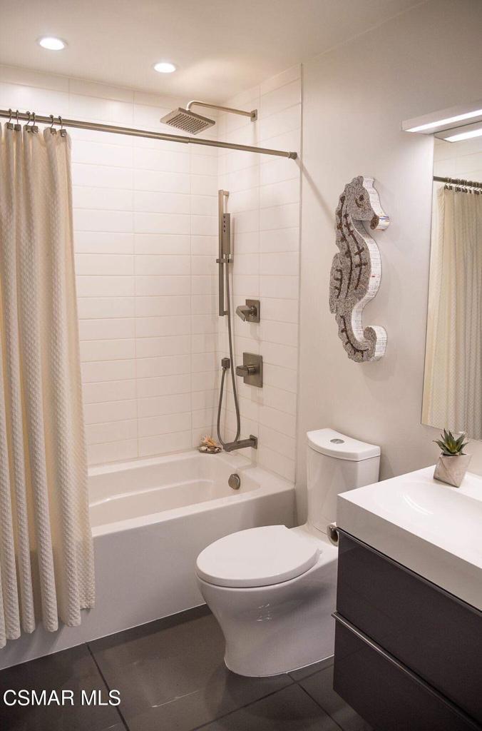 18619 Collins Street F7 Property Photo 9