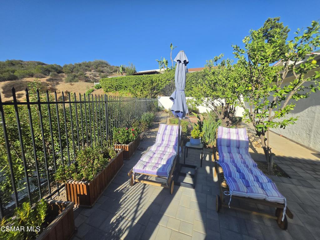 32458 Saddle Mountain Drive Property Photo 3