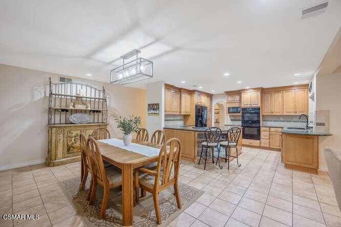 1894 Rambling Road Property Photo 15