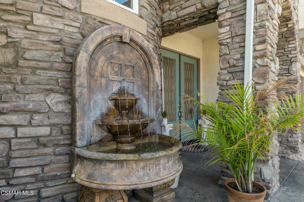 5588 California Oak Street Property Photo 4