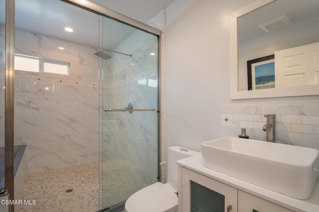 3073 Charlotte Street Property Photo 12