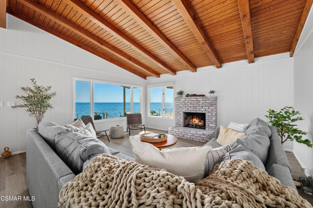 3762 Pacific Coast Highway Property Photo 3