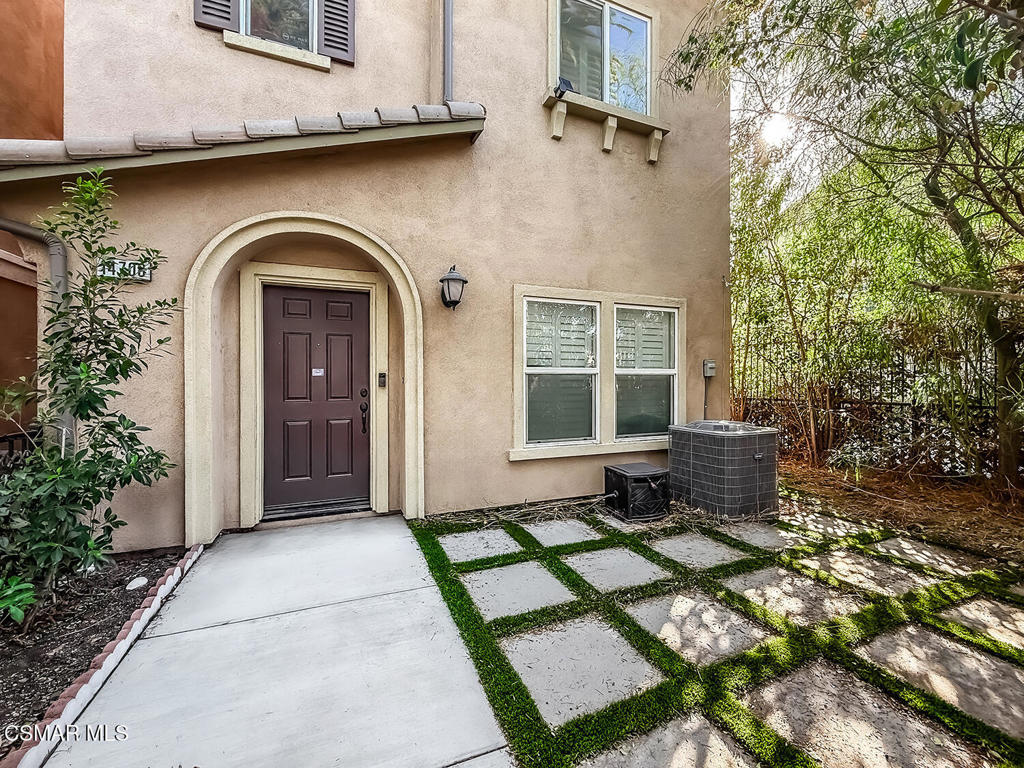 14708 Sherman Way Property Photo 1