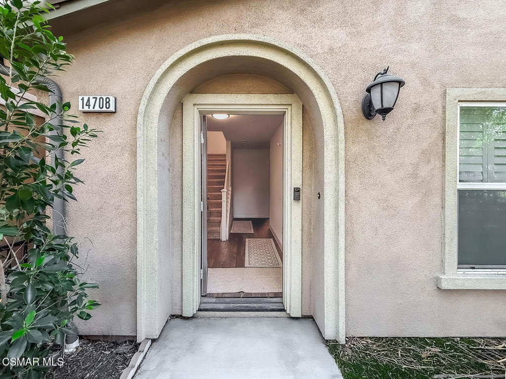 14708 Sherman Way Property Photo 3