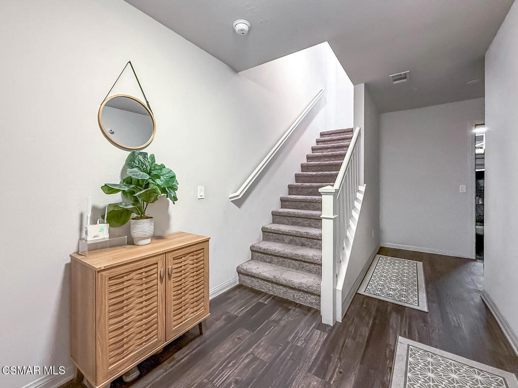 14708 Sherman Way Property Photo 4