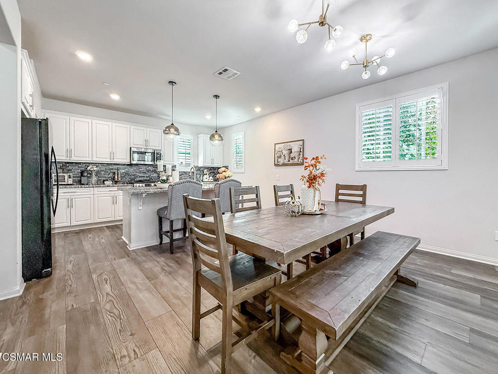 14708 Sherman Way Property Photo 11