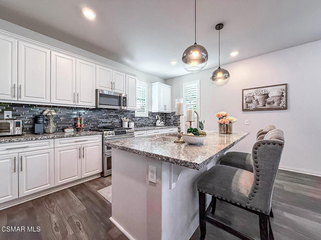 14708 Sherman Way Property Photo 16