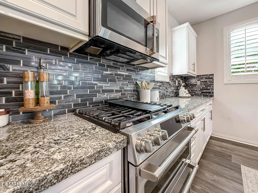 14708 Sherman Way Property Photo 18