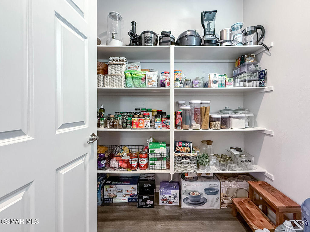 14708 Sherman Way Property Photo 19