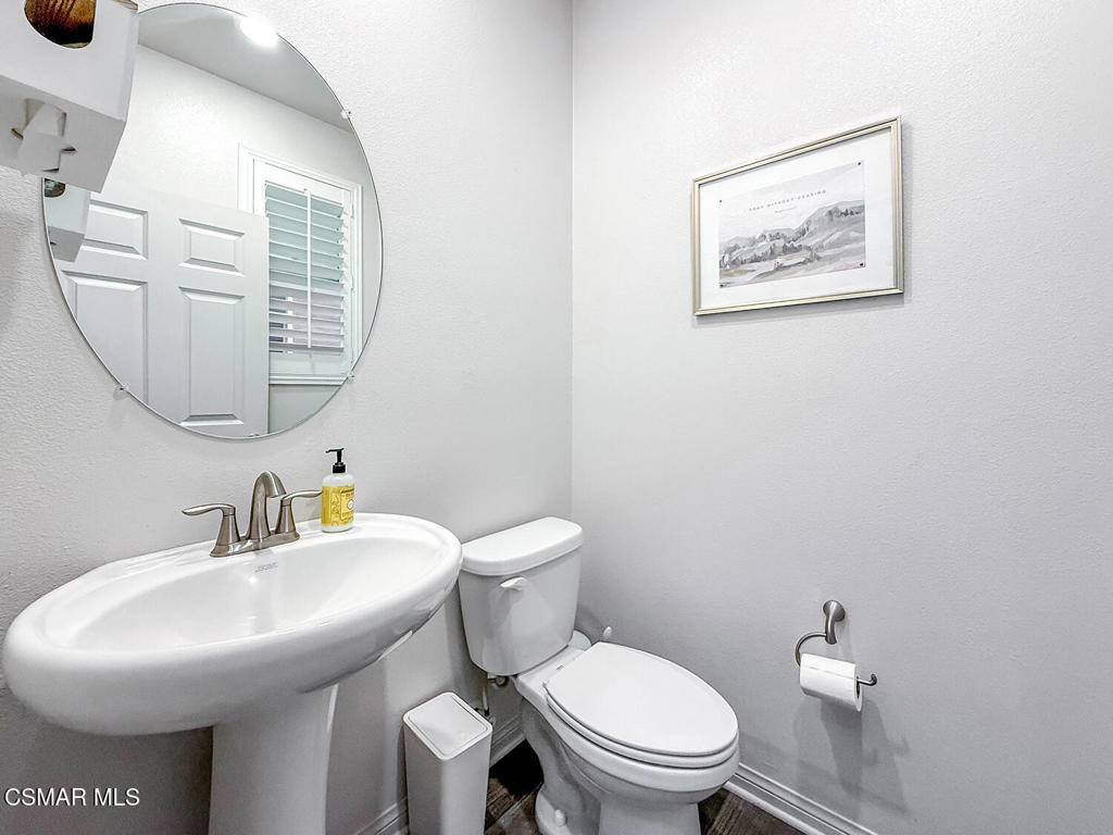 14708 Sherman Way Property Photo 20