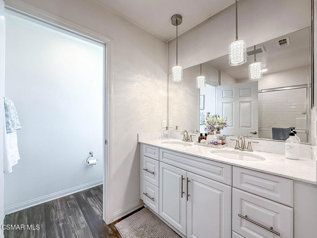 14708 Sherman Way Property Photo 33