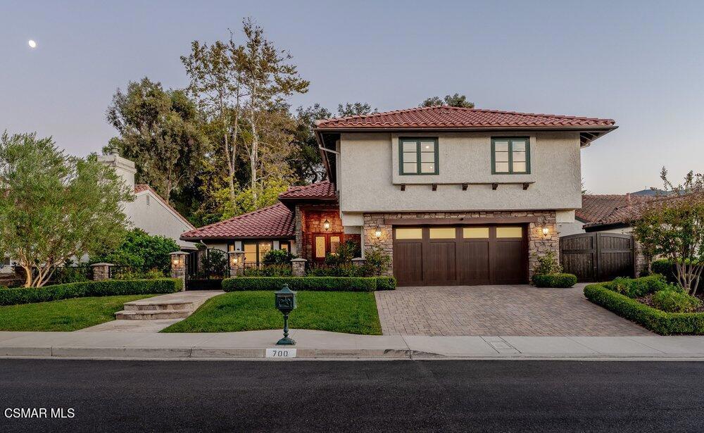 700 Oak Shadow View Place