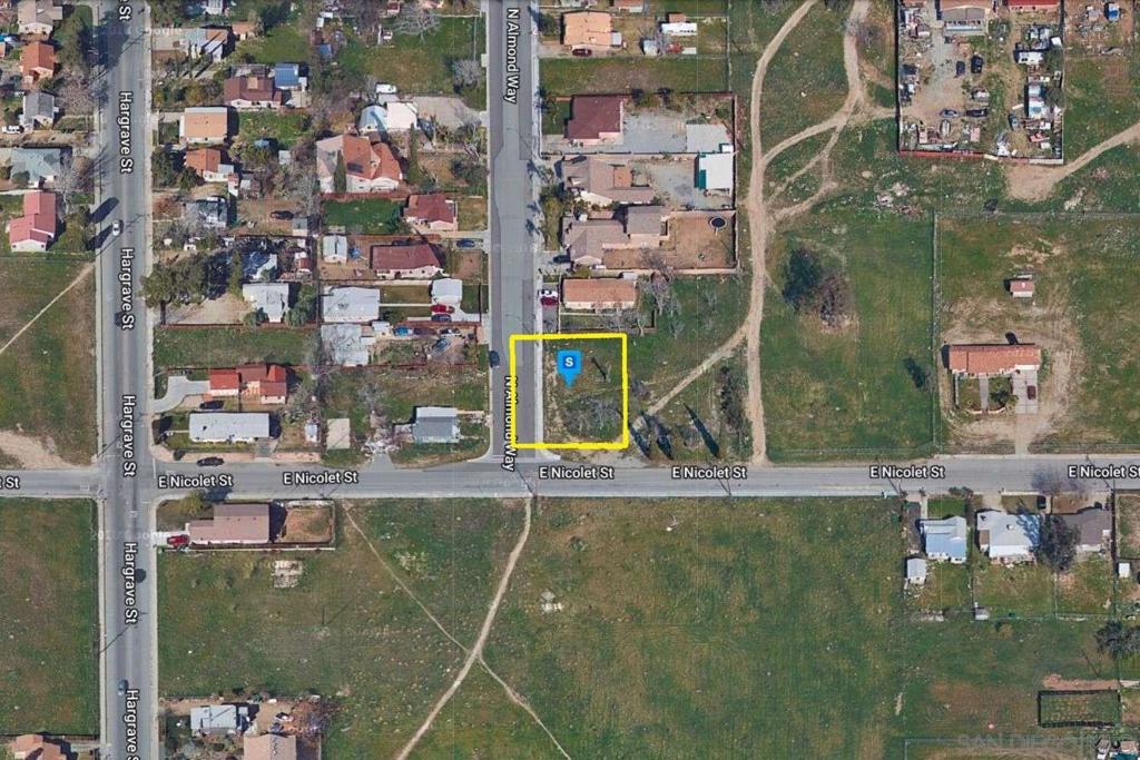 917 E Nicolet St Property Photo 4