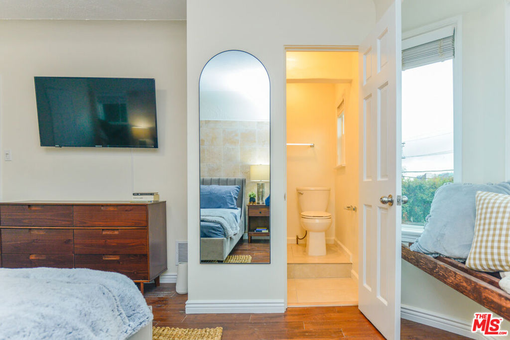 1017 S Alfred Street Property Photo 16