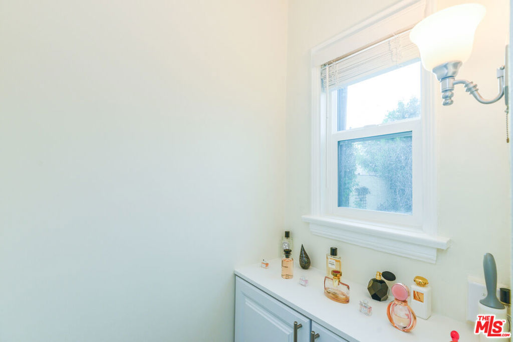 1017 S Alfred Street Property Photo 52