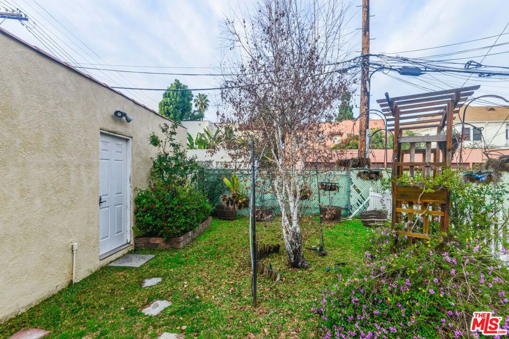 1017 S Alfred Street Property Photo 55