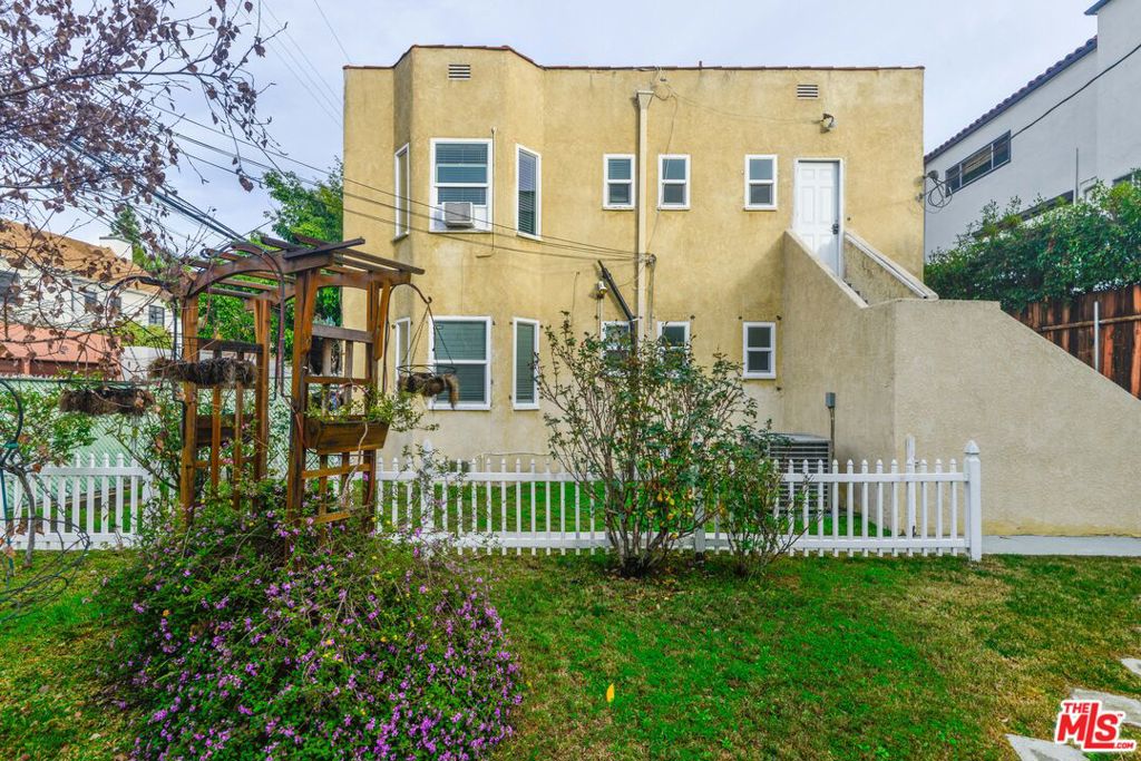 1017 S Alfred Street Property Photo 56