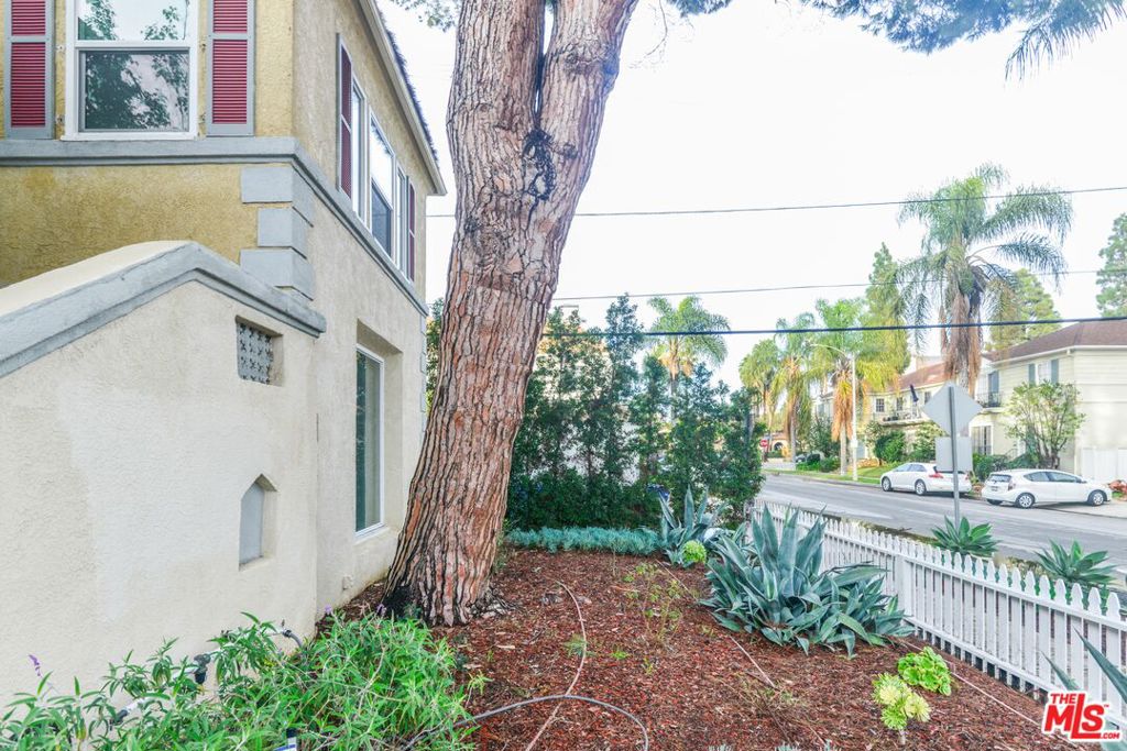 1017 S Alfred Street Property Photo 61