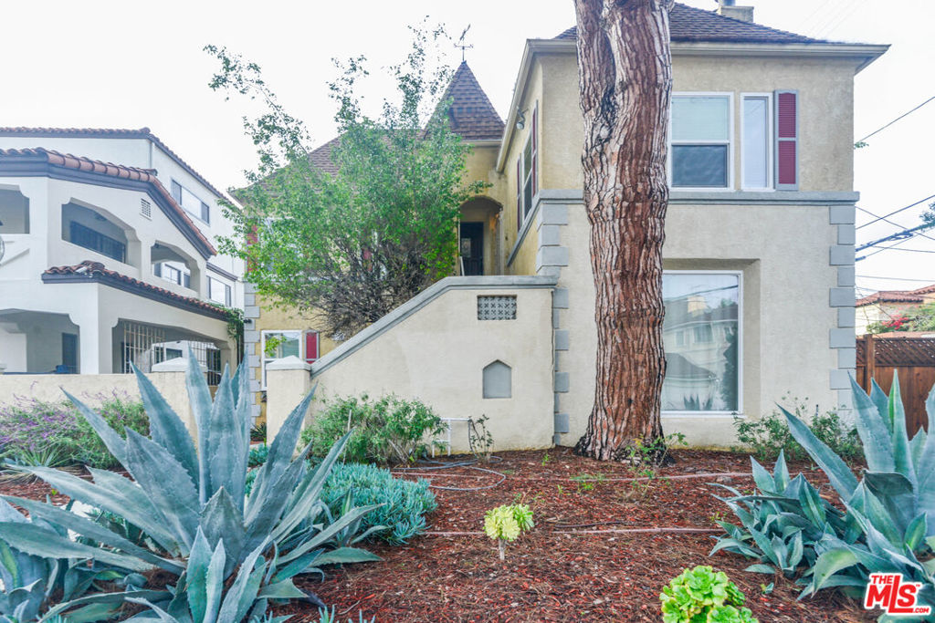 1017 S Alfred Street Property Photo 62