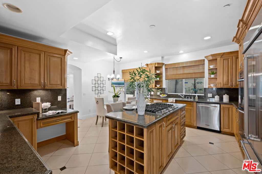 10935 Missouri Avenue B Property Photo 12
