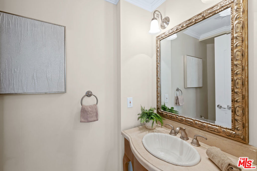 10935 Missouri Avenue B Property Photo 13