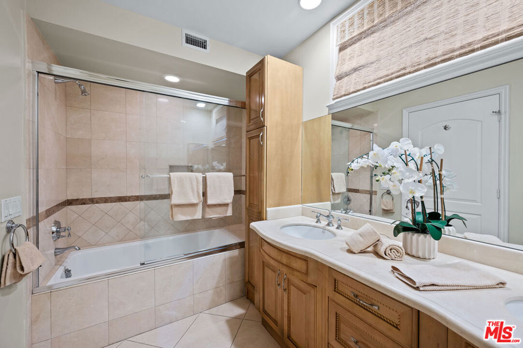 10935 Missouri Avenue B Property Photo 32