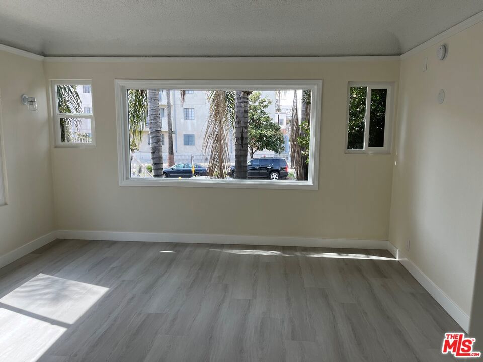836 S Catalina Street Property Photo 2