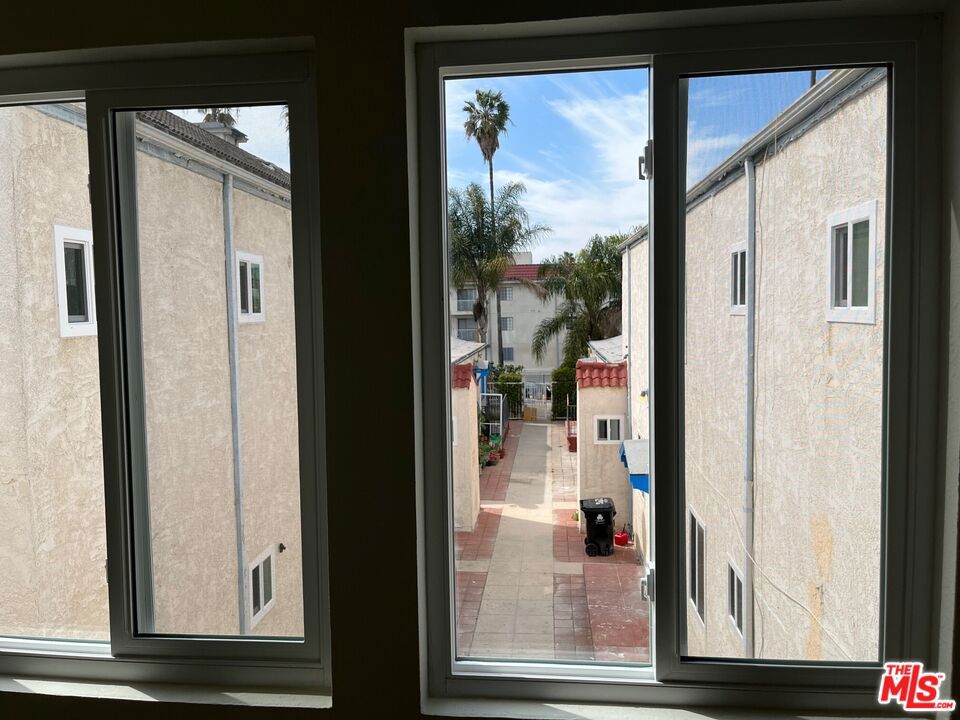 836 S Catalina Street Property Photo 4