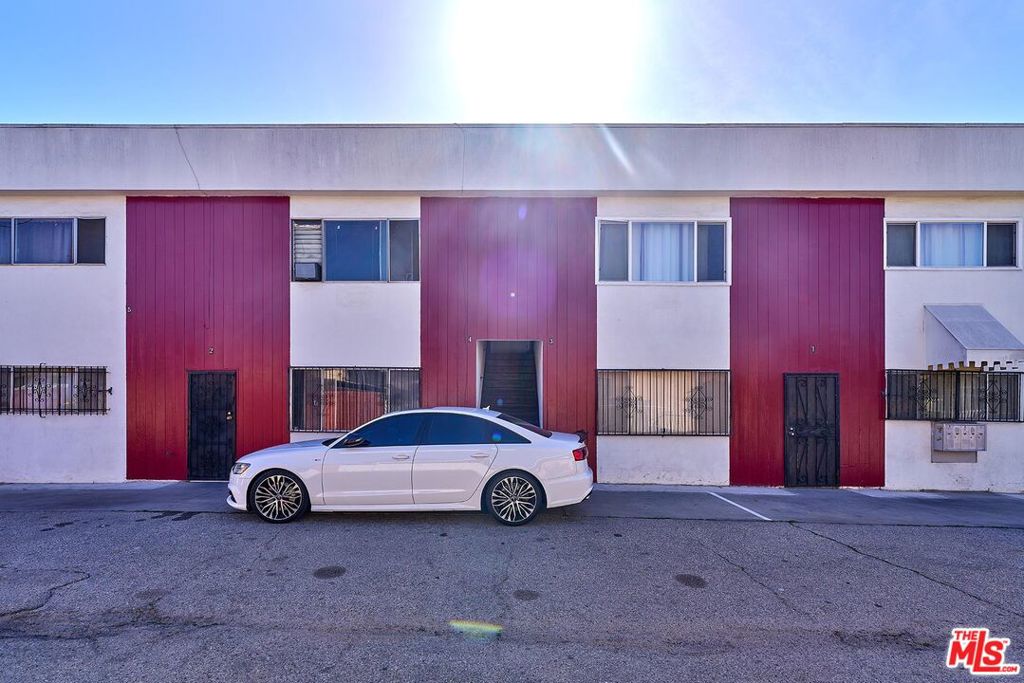3568 S Budlong Avenue Property Photo 1