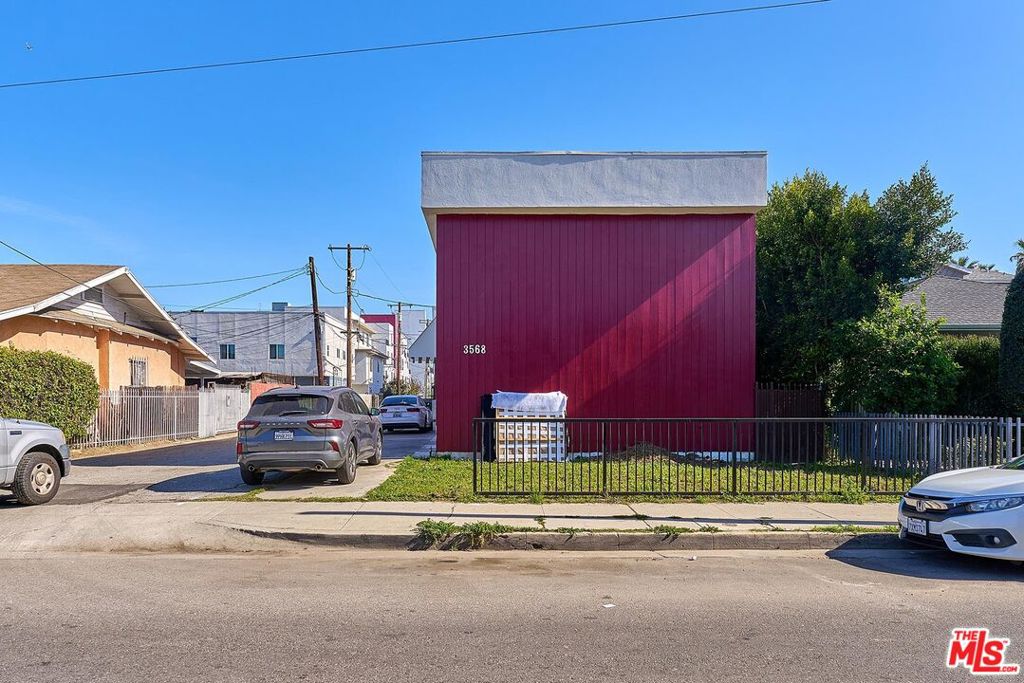 3568 S Budlong Avenue Property Photo 3