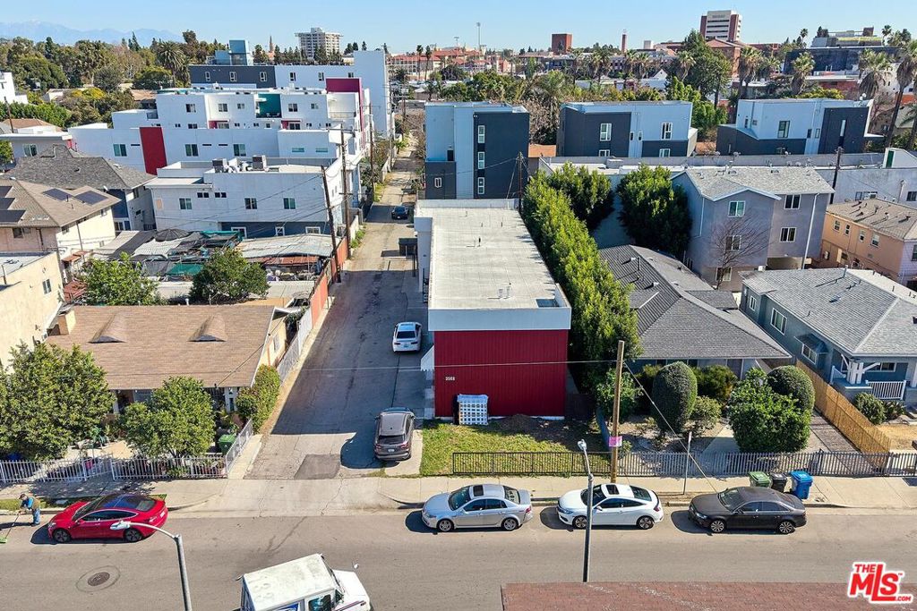 3568 S Budlong Avenue Property Photo 4
