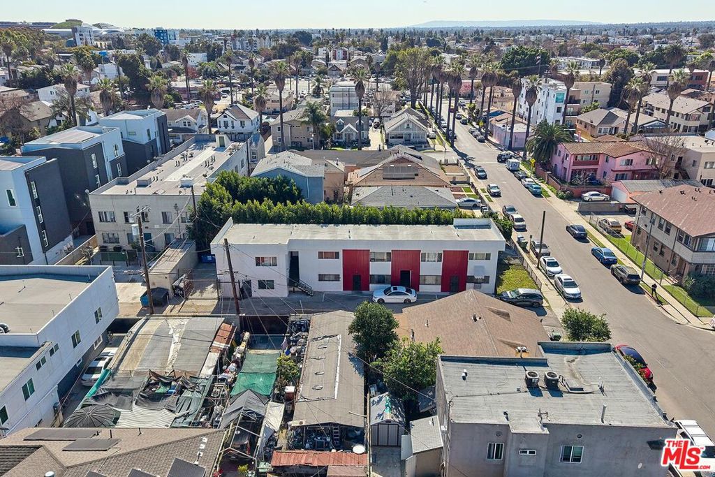 3568 S Budlong Avenue Property Photo 6