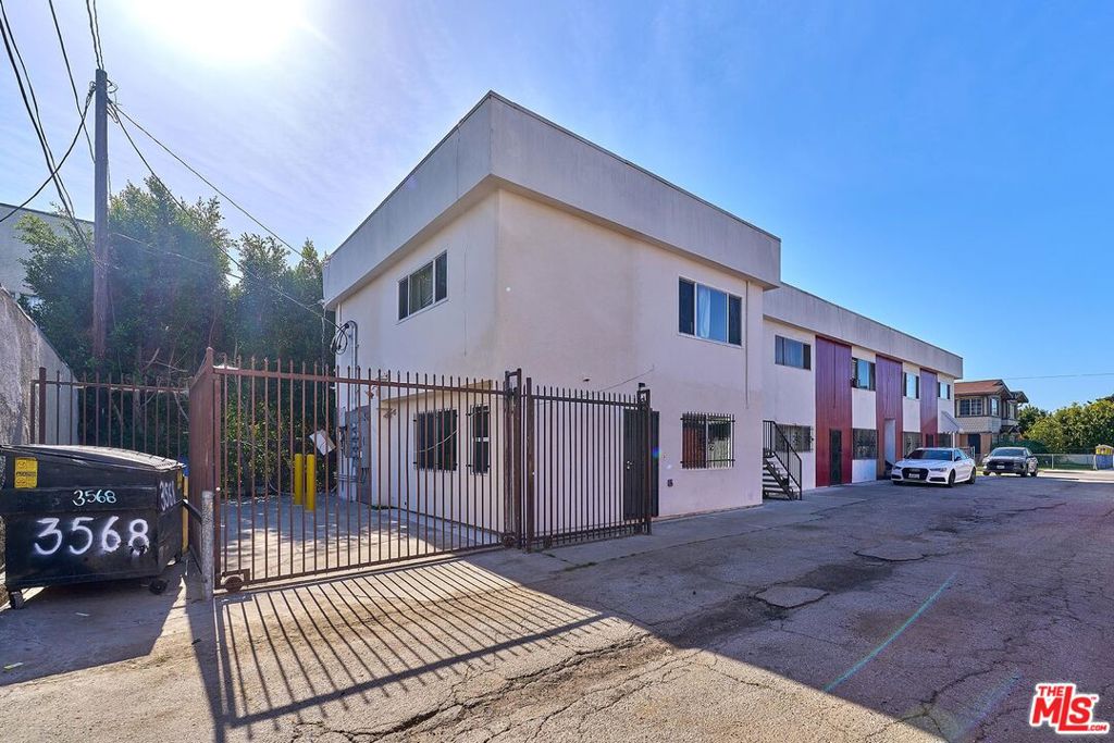 3568 S Budlong Avenue Property Photo 10