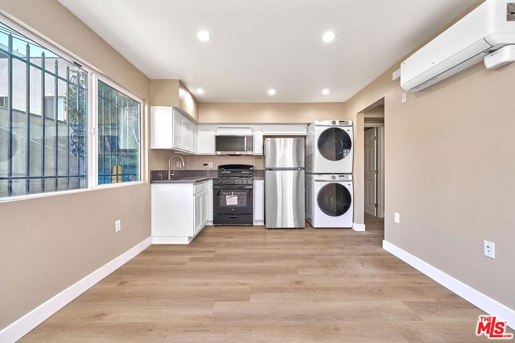 3568 S Budlong Avenue Property Photo 12