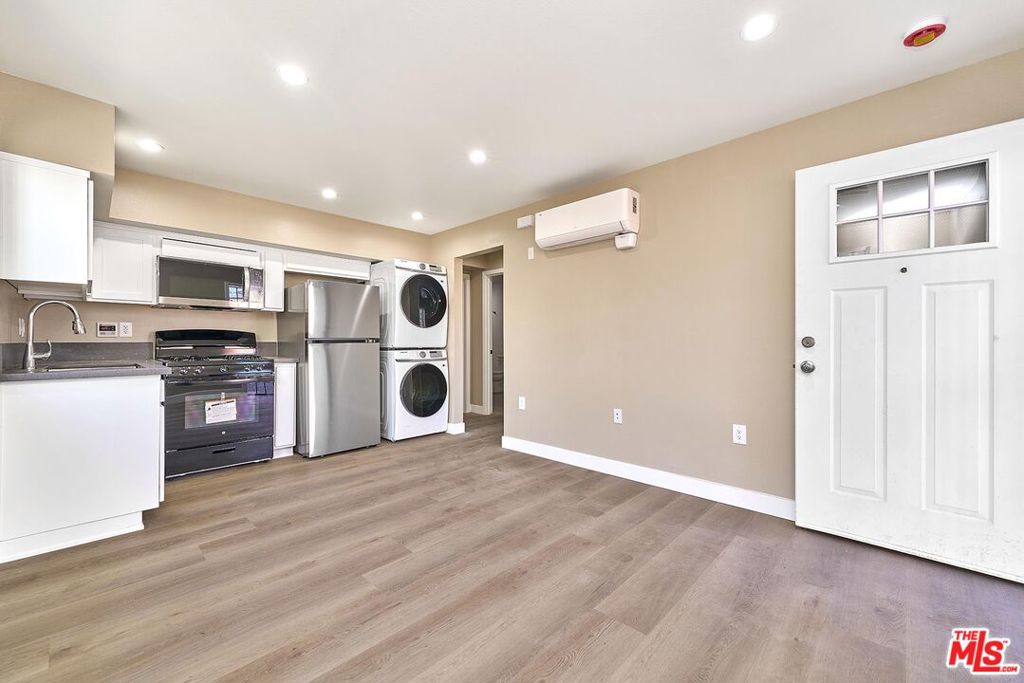 3568 S Budlong Avenue Property Photo 13