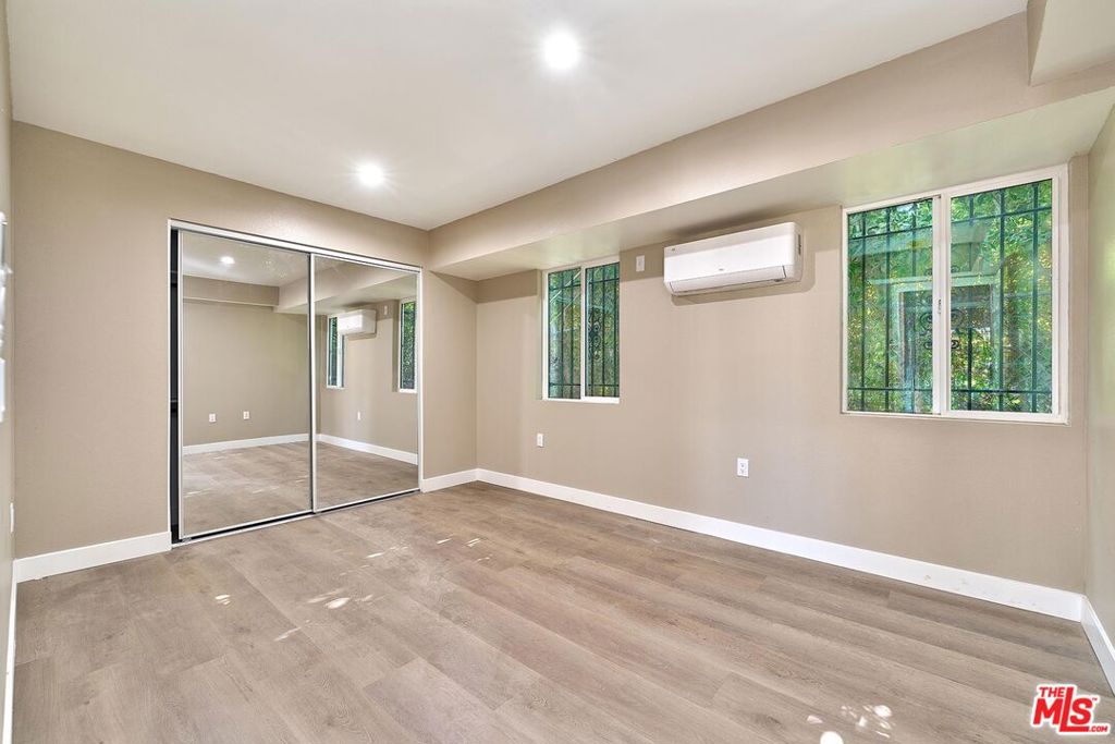3568 S Budlong Avenue Property Photo 16