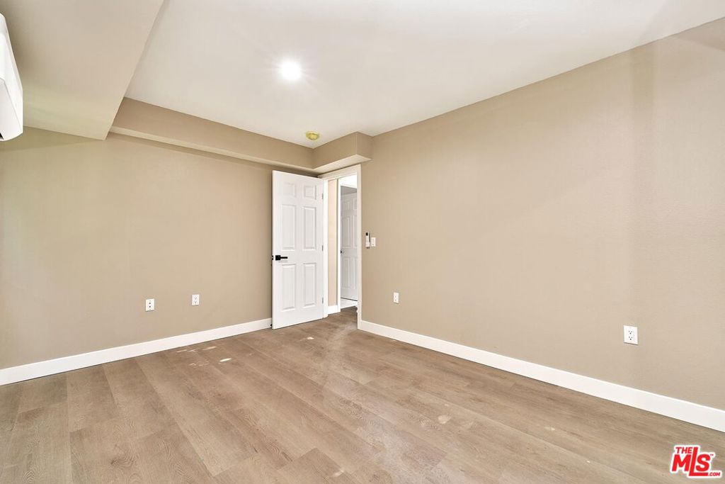 3568 S Budlong Avenue Property Photo 18