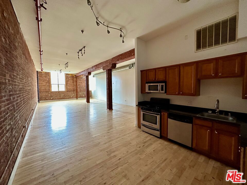726 S Santa Fe Avenue 202 Property Photo 1