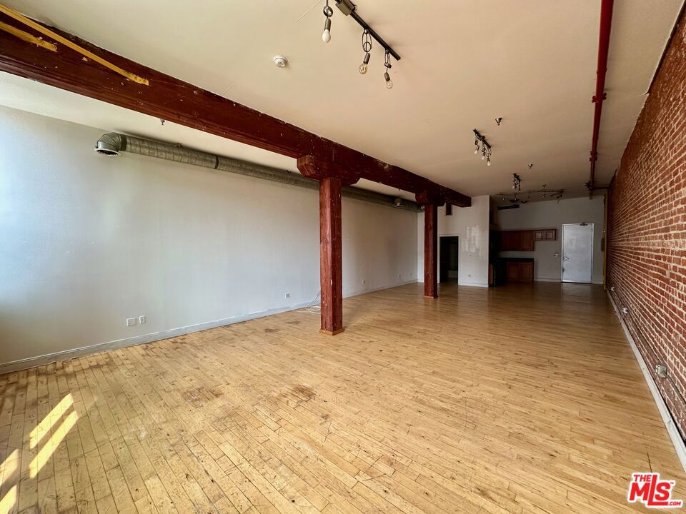 726 S Santa Fe Avenue 202 Property Photo 3
