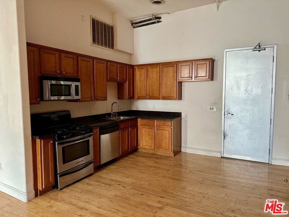 726 S Santa Fe Avenue 202 Property Photo 6